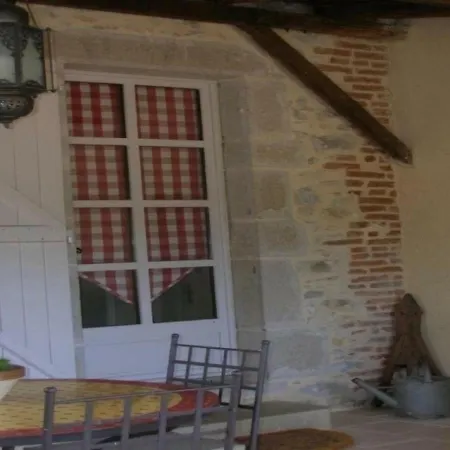 House D'anthelme Vakantiehuis Memerlin